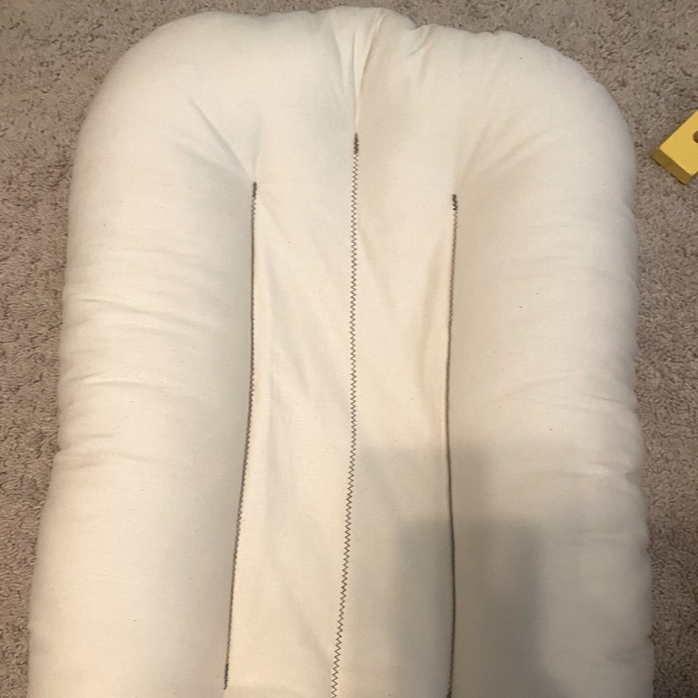 Snuggle me organic infant lounger with cover